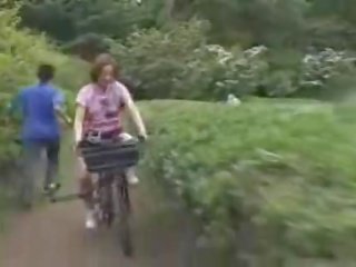 Japānieši mīļš masturbated kamēr jāšana a specially modified x nominālā filma bike!